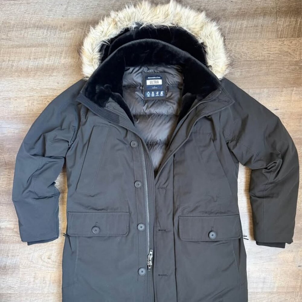 Abercrombie & Fitch Ultra Goose Down-Filled Parka (Men's Large)